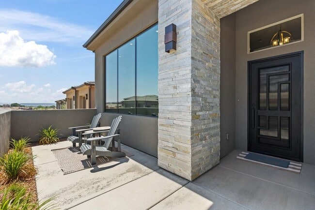 Building Photo - Beautiful 4 Bedroom Home!