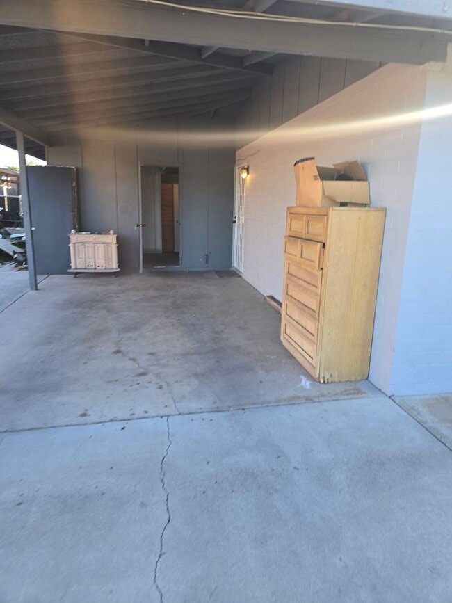 Building Photo - Rooms for Rent – Furnished, Lockable, & Private Backyard! 6 Spots Open.