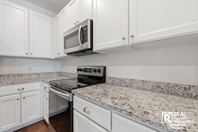 Building Photo - 3BR | 3.5BA | 3-Story Townhome | Bonus Loft | Fenced Yard