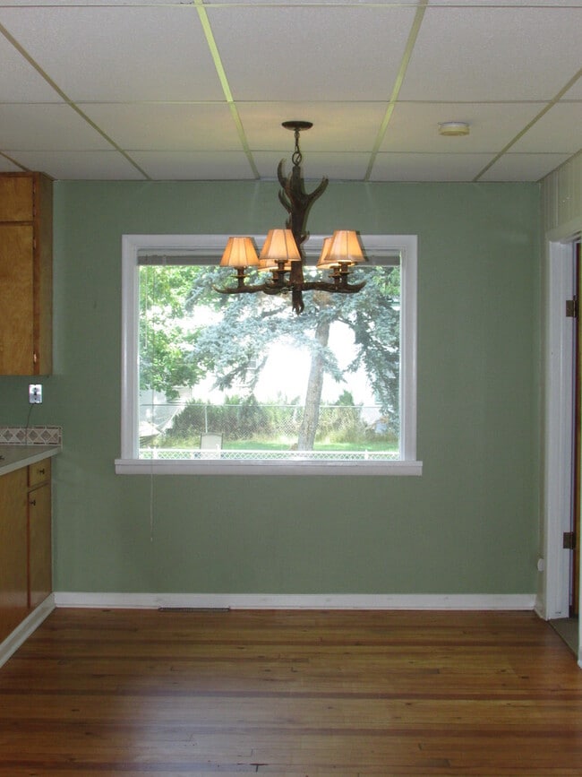 Building Photo - Beautiful Home with a Garage and Partially Fenced Yard