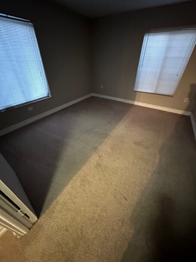 Building Photo - Green Tee - # 206