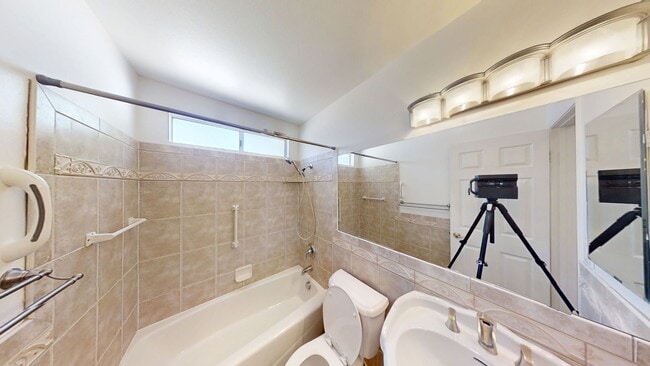 Building Photo - Peacock Valley HOA 2 Bedroom 1 Bathroom 55...