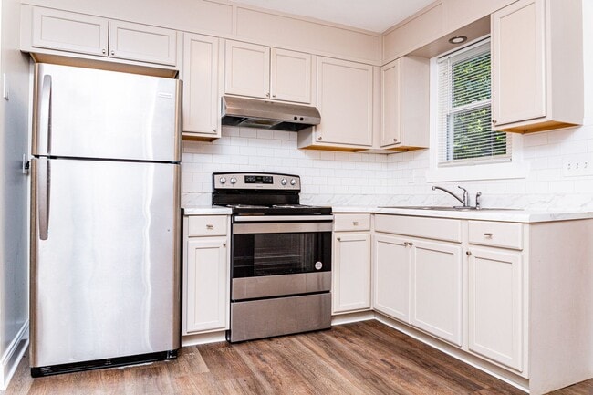 Building Photo - New Listing!