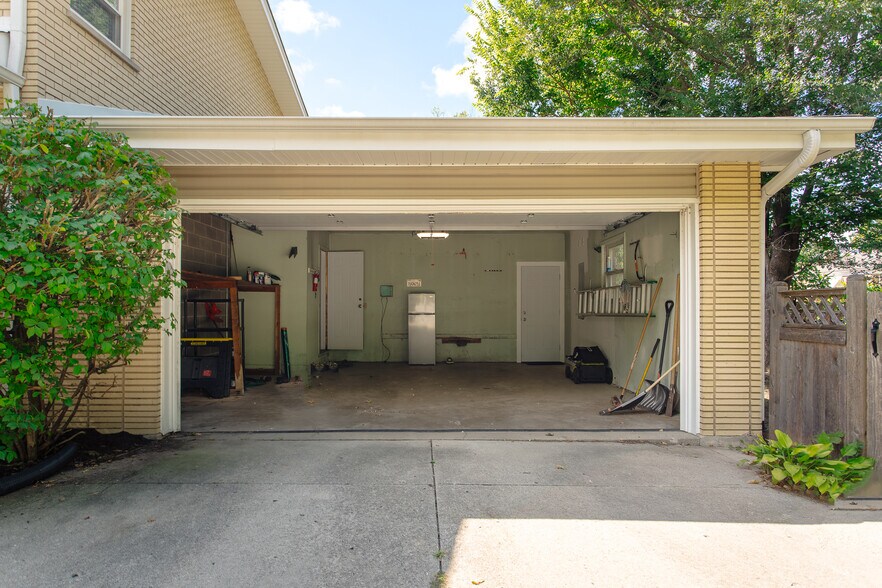 Building Photo - 600 Dewey Ave