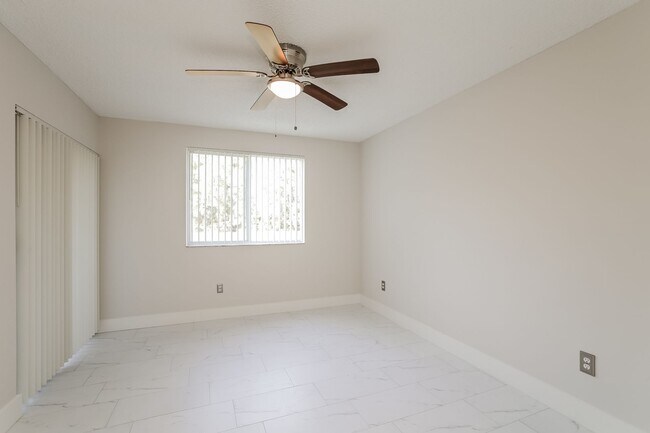 Building Photo - Remodeled, Move-In Ready 3-Bedroom Condo in Prime Naples Location