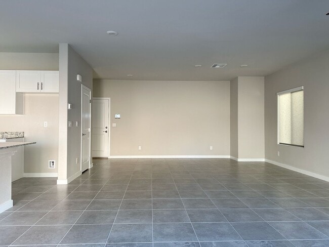 Building Photo - 4bd/2.5bath Single Family Home