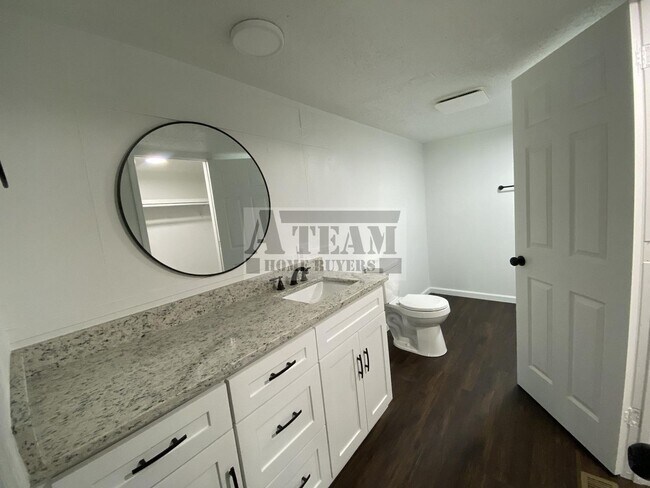 Building Photo - Fully Remodeled 3 Bed 2 Bath on Large lot.