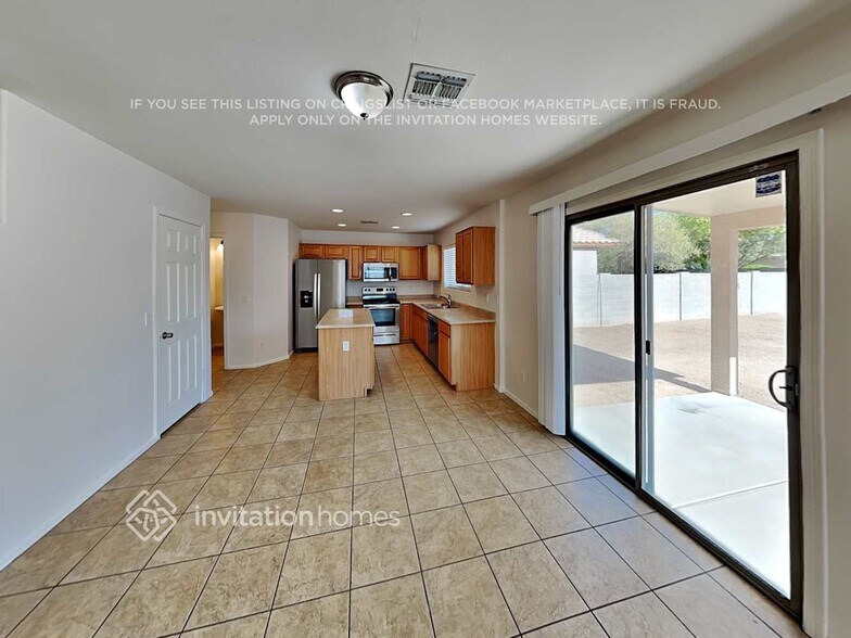 Building Photo - 113 W Saddle Way