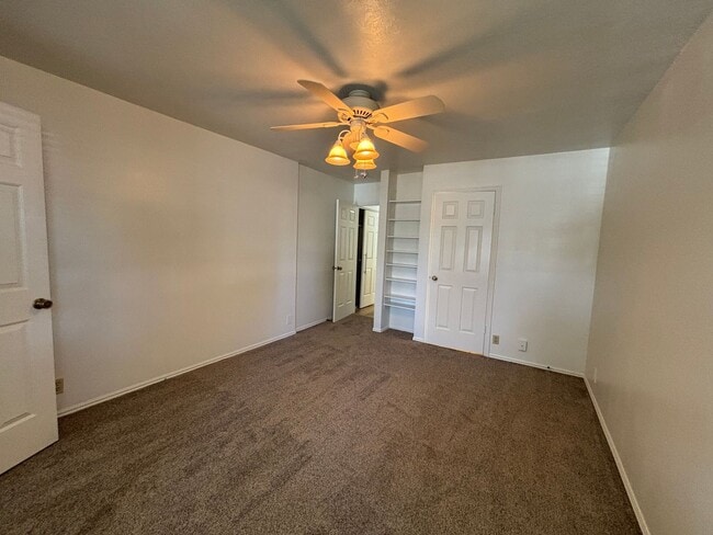 Building Photo - DARLING TOWNHOME FOR RENT!