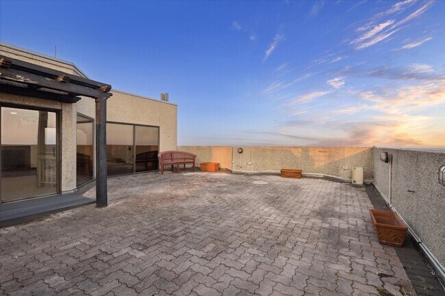 Building Photo - 2001 Holcombe Blvd