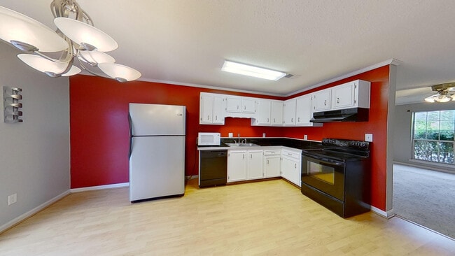 Building Photo - 2012 Briar Ct