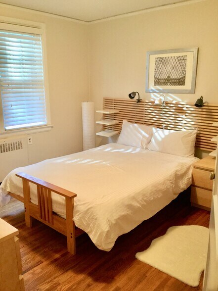 Building Photo - 2124 Chesterfield Ave