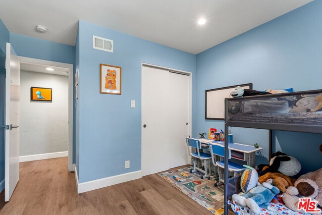 Building Photo - 14034 Valerio St
