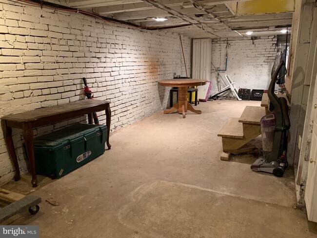 Building Photo - 1813 Wiltberger St NW