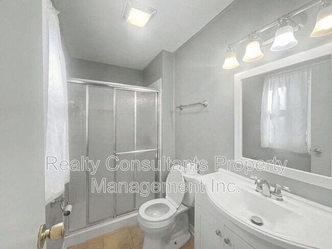 Building Photo - 3222 S Elm-Eugene St