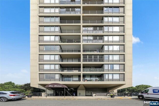 Building Photo - 5 Horizon Rd