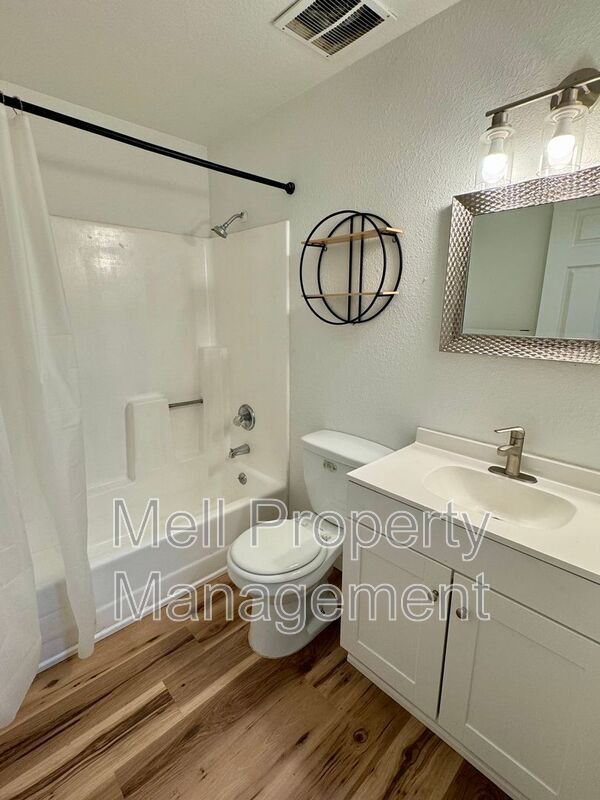 Building Photo - 1829 Mason St