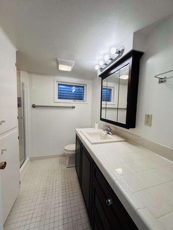 Building Photo - 1819 5th Ave