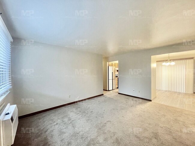 Building Photo - 1628 Azalea Dr