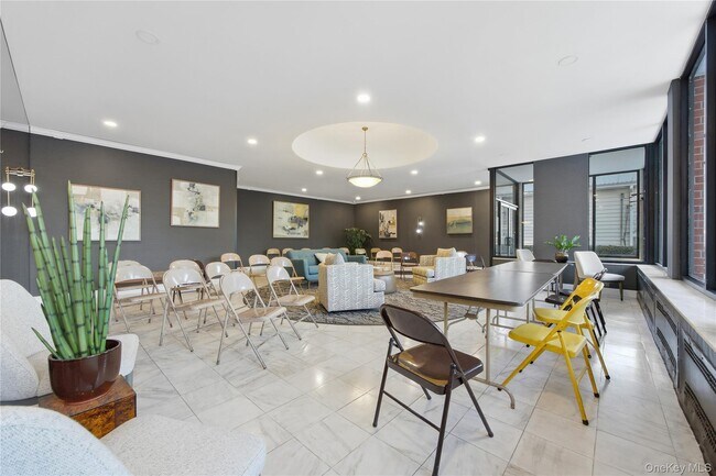 Building Photo - 21 Fairview Ave