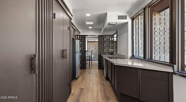 Building Photo - 6102 E Quartz Mountain Rd