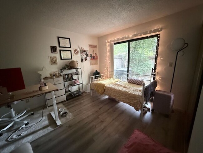 Building Photo - Wonderful secluded location in West Davis.