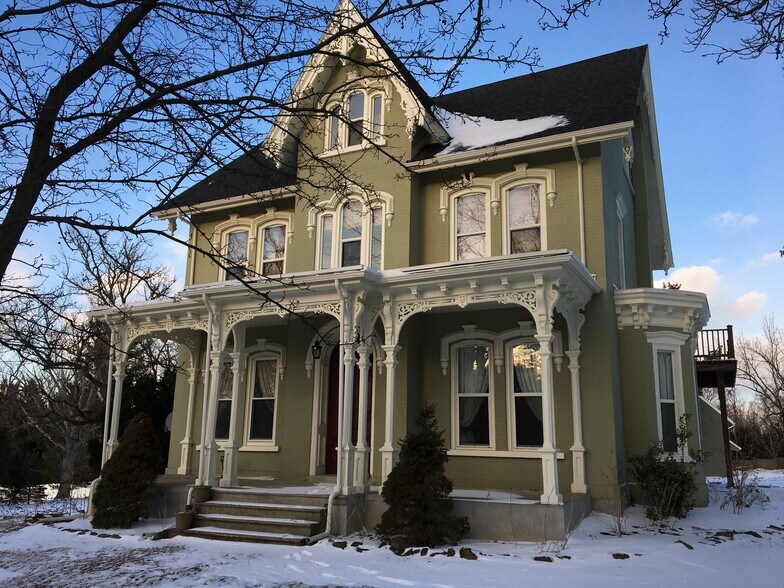 Primary Photo - 3233 Bingen Rd