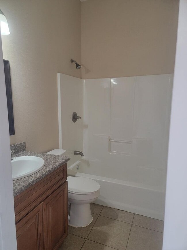 Building Photo - Single Two bedroom in Burbank Neighborhood