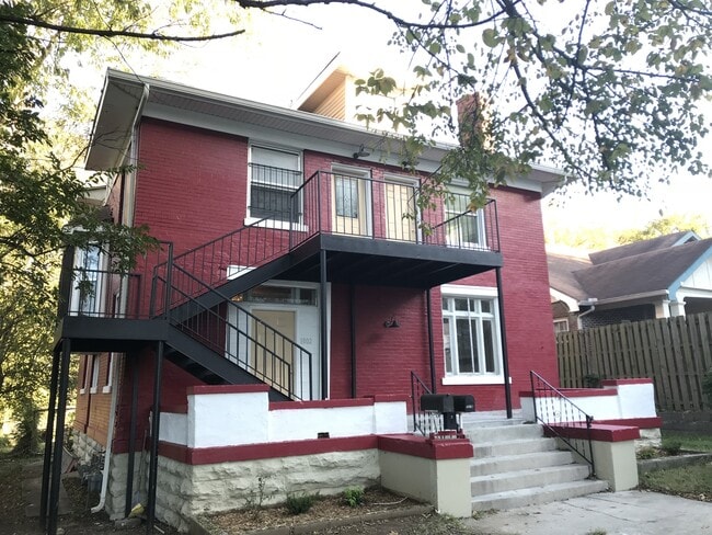 Building Photo - 1802 15th Ave S