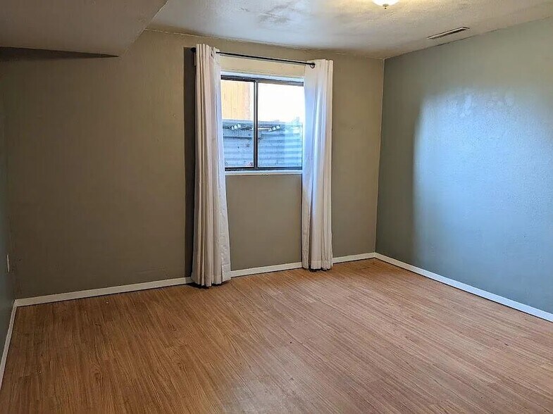 Bedroom 4 (Basement Level) - 5777 Tuckerman Ln