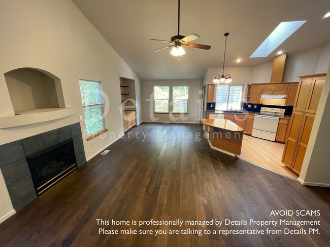 Building Photo - Nice Open Rambler in Secluded Central Kits...
