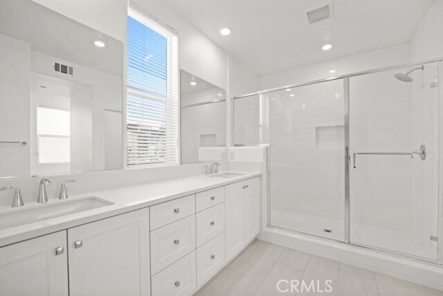 Building Photo - 430 Lobata