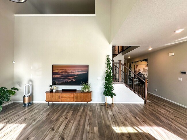 Building Photo - Almost Brand New Meadowlark 4bd 3.5ba home