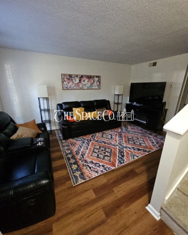 Building Photo - Furnished 2Br/ 1.5 BA -300 Crestview Drive Unit D