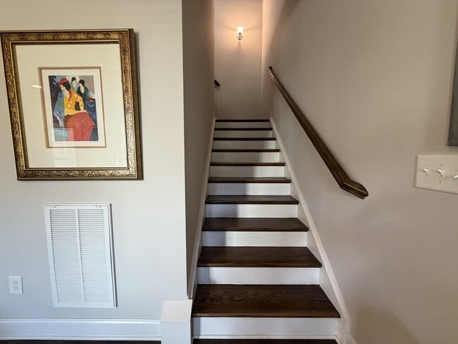 Building Photo - 1630 Shadow Green Dr