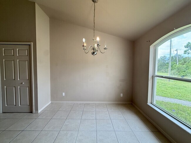 Building Photo - 4129 NE 19th Pl