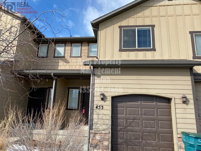 Primary Photo - 3 bed 2.5 bath townhome in Fox Run