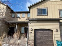 Building Photo - 3 bed 2.5 bath townhome in Fox Run