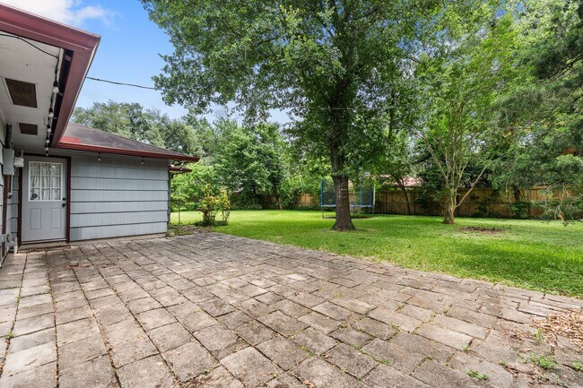 Building Photo - 9333 Walterville Rd