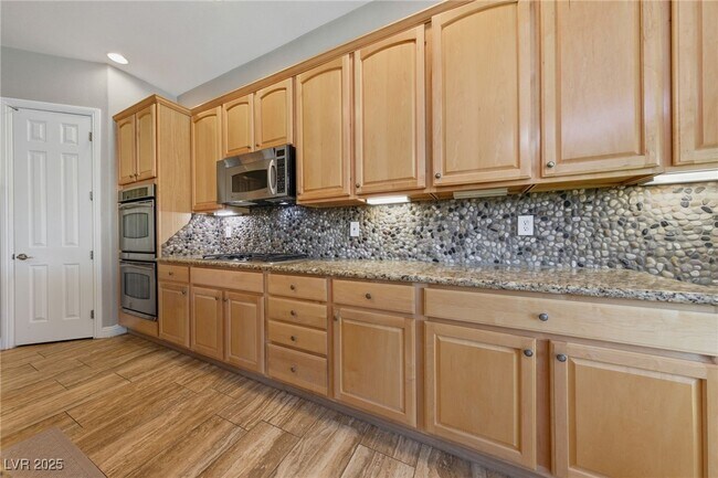 Building Photo - 916 Viscanio Pl