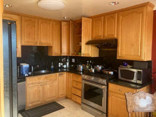 Building Photo - 106 Sargent St