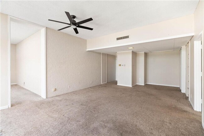 Building Photo - 4600 Ocean Dr