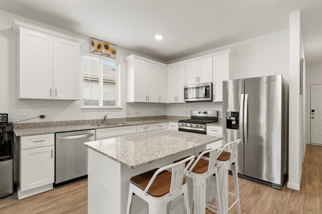 Building Photo - 8218 Wave Arbor Dr