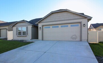 Building Photo - 3 Bed, 2 Bath Home in South Richland