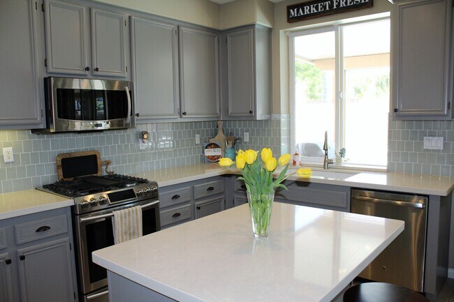 Building Photo - Beautiful 4 Bed 2.5 Ba, Single Story Pool Home with RV/Boat Parking