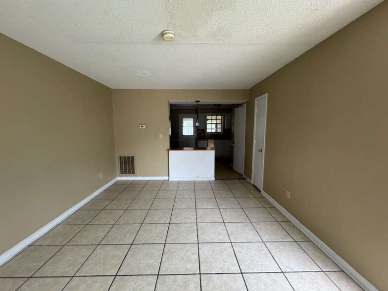 Building Photo - 6314 Wedgewood St