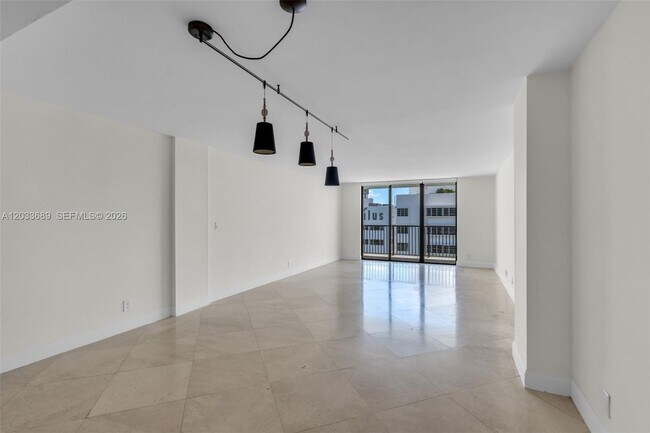 Building Photo - 1800 Collins Ave