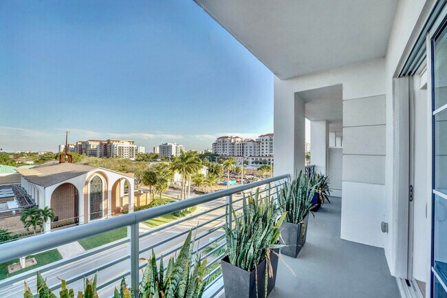 Building Photo - 155 E Boca Raton Rd