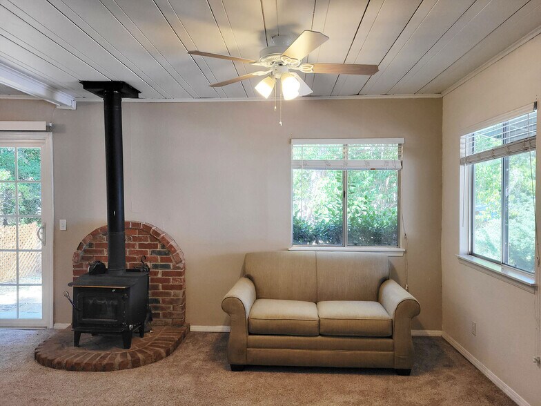 Building Photo - 5455 Bolsa Rd