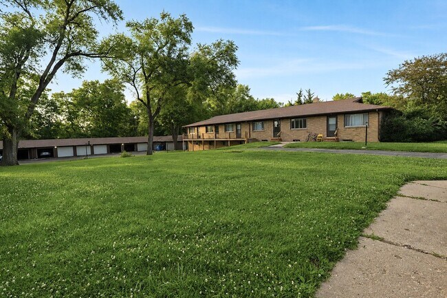 Building Photo - 322 Maple Dr